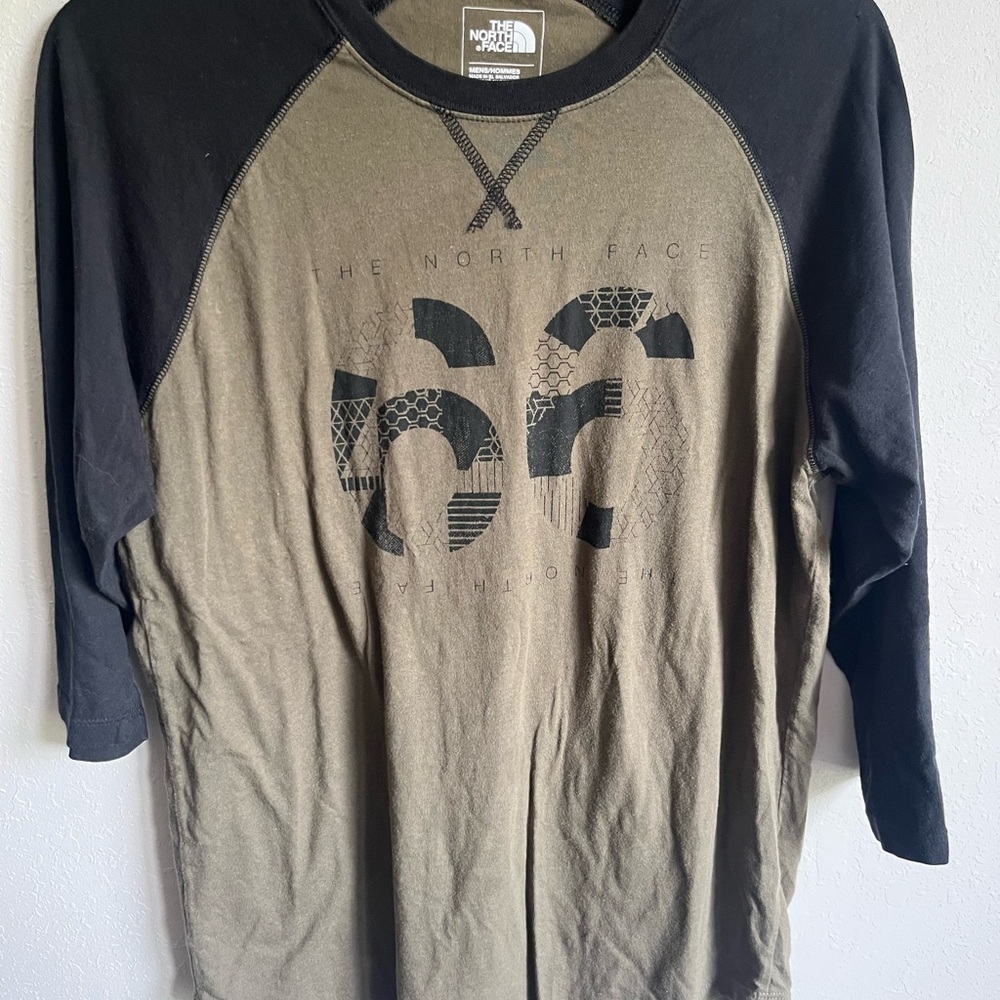 Men’s S Green/Black The North Face Standard Fit Graphic Print 3/4 Sleeve Shirt